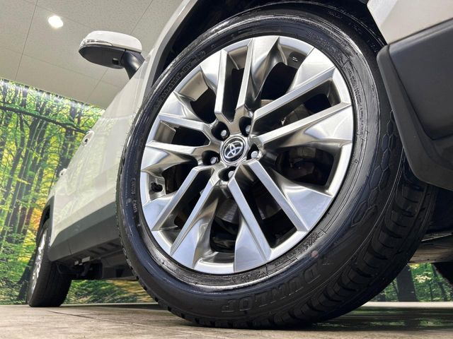 【純正19インチアルミホイール】外観にマッチした純正アルミホイールを装着しております。各種社外アルミホイールや、スタッドレスタイヤも取扱いしております。是非ご相談ください♪