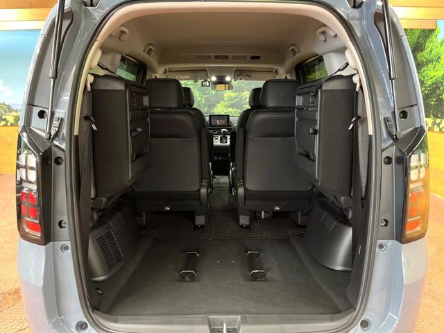 普段のお買い物や通勤、送迎等に十分な荷室スペースを確保しております。セカンドシートを倒すと、大きな荷物の積載も可能です♪