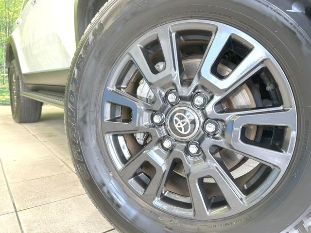 �y����18�C���`�A���~�z�C�[���z�O�ςɃ}�b�`���������A���~�z�C�[���𑕒����Ă���܂��B�e��ЊO�A���~�z�C�[����A�X�^�b�h���X�^�C�����戵�����Ă���܂��B���񂲑��k����������