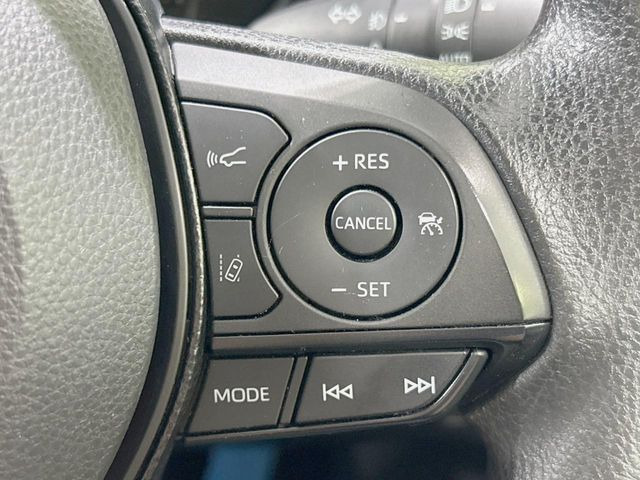 【レーダークルーズコントロール】高速道路での長距離走行が楽に!!自動で速度を保つクルーズコントロールが、衝突軽減システムと連携し、前方の車両を感知して車間を保つように速度調節してくれます!!