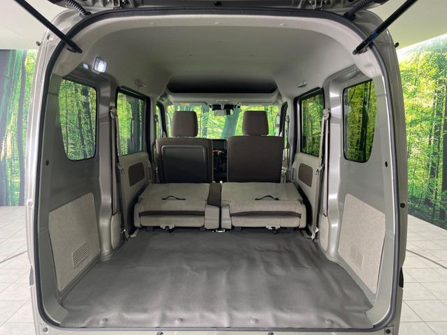 普段のお買い物や通勤、送迎等に十分な荷室スペースを確保しております。セカンドシートを倒すと、大きな荷物の積載も可能です♪