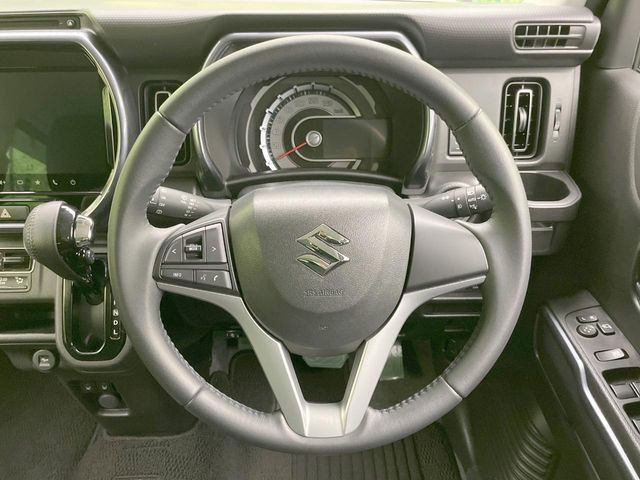 【純正革巻きステアリング】上質な革を使用することで、手にしっかり馴染みとても運転しやすいハンドルです♪