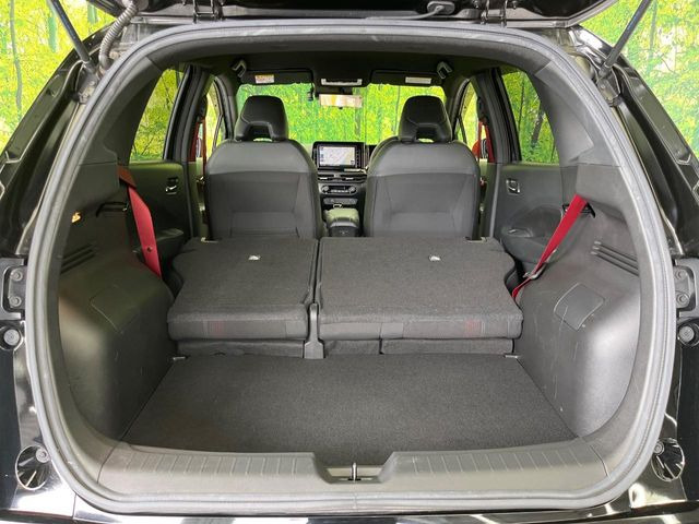 普段のお買い物や通勤、送迎等に十分な荷室スペースを確保しております。セカンドシートを倒すと、大きな荷物の積載も可能です♪