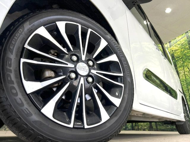 �y����15�C���`�A���~�z�C�[���z�O�ςɃ}�b�`���������A���~�z�C�[���𑕒����Ă���܂��B�e��ЊO�A���~�z�C�[����A�X�^�b�h���X�^�C�����戵�����Ă���܂��B���񂲑��k����������