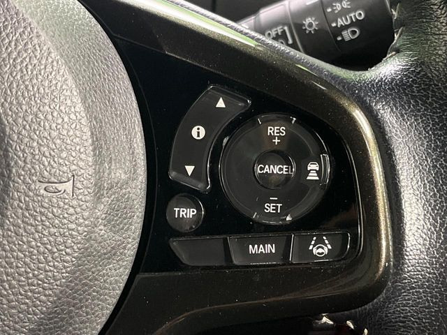 【アダプティブクルーズコントロール】高速道路での長距離走行が楽に!!自動で速度を保つクルーズコントロールが、衝突軽減システムと連携し、前方の車両を感知して車間を保つように速度調節してくれます!!