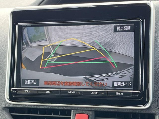 【バックカメラ】駐車時に後方がリアルタイム映像で確認できます。大型商業施設や立体駐車場での駐車時や、夜間のバック時に大活躍!運転スキルに関わらず、今や必須となった装備のひとつです!