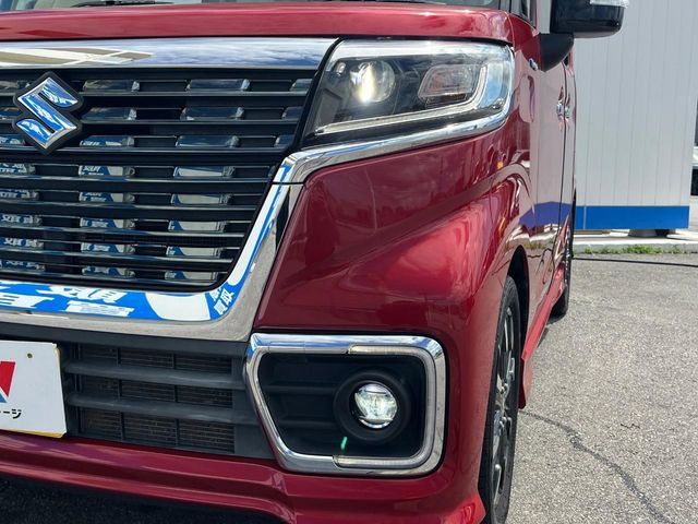 【LEDヘッドライト】悪天候や夜間走行時も良好な視界を確保し安心して運転できる高輝度LEDヘッドライトを装備!点灯速度が早く、消費電力も抑えられています。