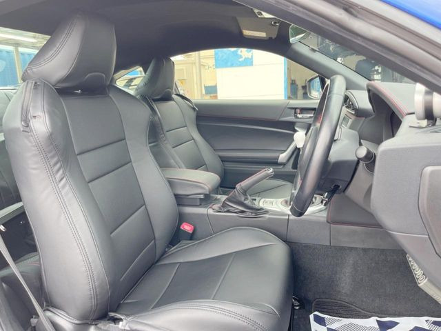 ドライバーによって運転しやすいポジションは異なり、あの車はどうなのか不安なこともありますよね。気になるお車は店頭で乗り込んでご確認いただけます♪