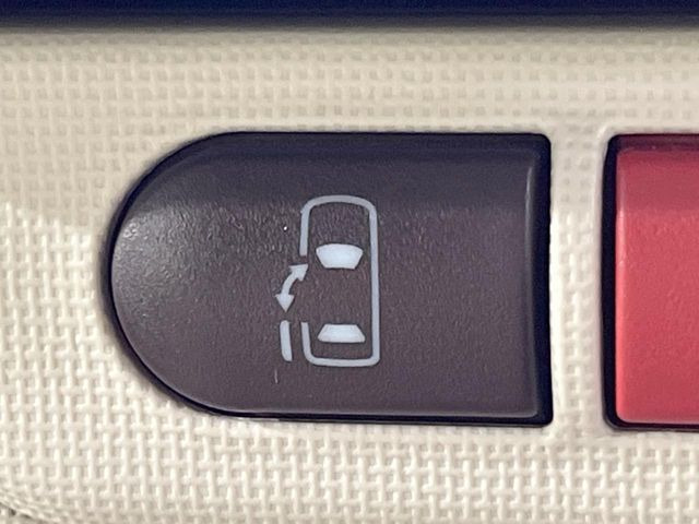 【パワースライドドア】スマートキーや運転席のスイッチでスライドドアの開閉が可能♪電動だから力を入れてドアを開ける必要が無く、小さいお子様でも、重い荷物を持っている時もラクに開け閉めできます♪