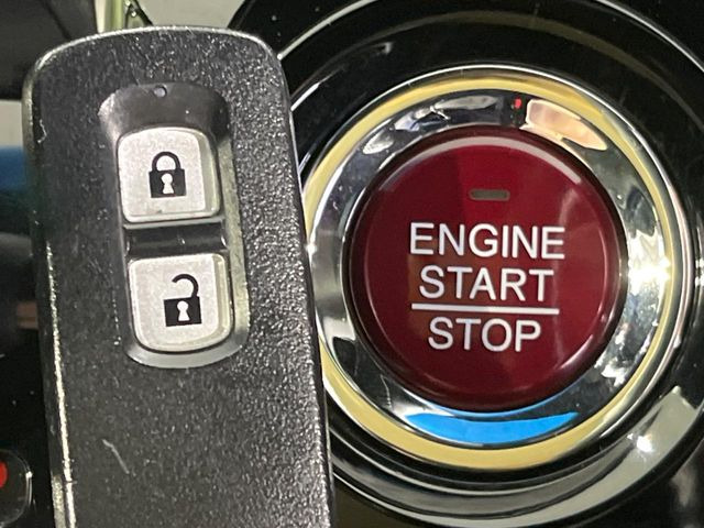 �yHonda�X�}�[�g�L�[�z�J�o����|�P�b�g�ɓ��ꂽ�܂܂ł��h�A�̎{���E�������\�ȃX�}�[�g�L�[�𑕔��B�G���W���̃I���E�I�t�����J�M�����o���K�v����������Ƃ��Ă��֗��ł���