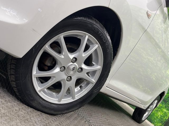 �y14�C���`�A���~�z�C�[���z�O�ςɃ}�b�`�����A���~�z�C�[���𑕒����Ă���܂��B�e��A���~�z�C�[����A�X�^�b�h���X�^�C�����戵�����Ă���܂��B���񂲑��k����������