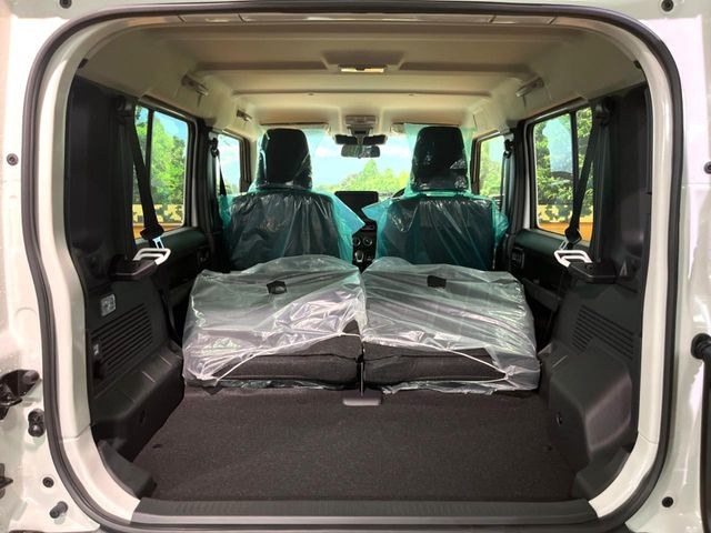 普段のお買い物や通勤、送迎等に十分な荷室スペースを確保しております。セカンドシートを倒すと、大きな荷物の積載も可能です♪