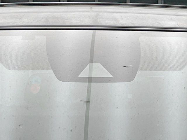 【トヨタセーフティセンス】走行中に前方の車両等を認識し、衝突しそうな時は警報とブレーキで衝突回避と被害軽減をアシスト。より安全にドライブをお楽しみいただけます。