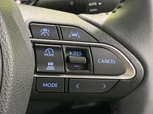 【レーダークルーズコントロール】高速道路での長距離走行が楽に!!自動で速度を保つクルーズコントロールが、衝突軽減システムと連携し、前方の車両を感知して車間を保つように速度調節してくれます!!
