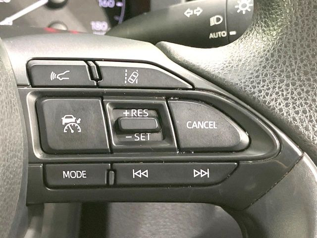 【レーダークルーズコントロール】高速道路での長距離走行が楽に!!自動で速度を保つクルーズコントロールが、衝突軽減システムと連携し、前方の車両を感知して車間を保つように速度調節してくれます!!