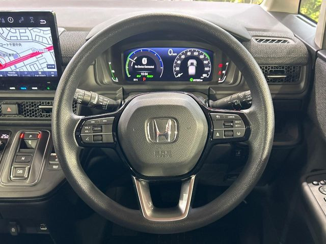 インテリアに合わせたデザインのステアリングは、運転される方のことも考え、運転しやすい形状、大きさです。是非一度、実際に触ってお確かめください。