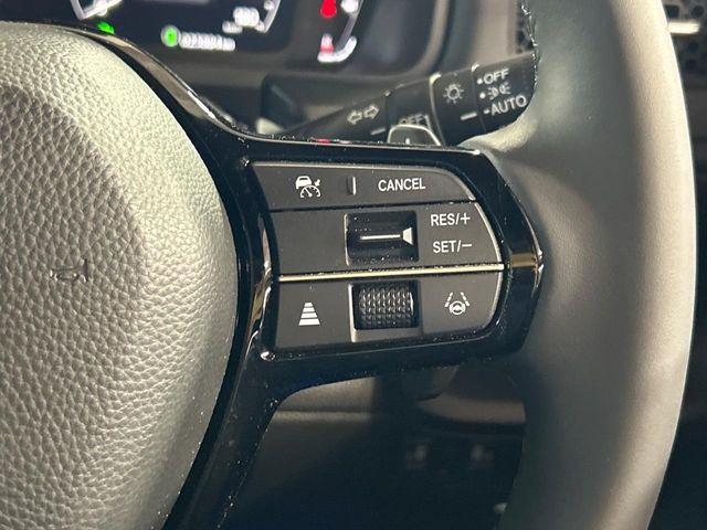 【アダプティブクルーズコントロール】高速道路での長距離走行が楽に!!自動で速度を保つクルーズコントロールが、衝突軽減システムと連携し、前方の車両を感知して車間を保つように速度調節してくれます!!