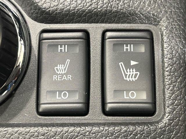 【前席+後席シートヒーター】寒い日に重宝するシートヒーターを後席にも装備!エアコンより早く温まってくれるので寒がりの人も安心ですね♪エアコンの温風は乾燥するから苦手、という方にもをおすすめです。