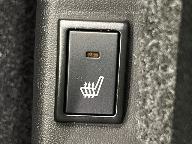 【シートヒーター】寒い日に重宝するシートヒーター!エアコンより早く温まってくれるので寒がりの人も安心ですね♪エアコンの温風は乾燥するから苦手、という方にもをおすすめです。