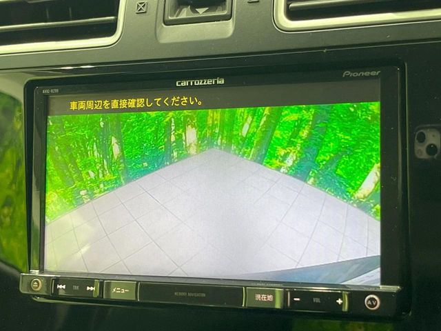【バックカメラ】駐車時に後方がリアルタイム映像で確認できます。大型商業施設や立体駐車場での駐車時や、夜間のバック時に大活躍!運転スキルに関わらず、今や必須となった装備のひとつです!