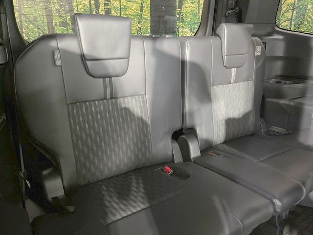3列目シートはもちろん状態良好☆大人でもゆったりと座って頂けますので、大人数でのお出かけもラクラクです♪ご家族で、気の知れた仲間で、ドライブに行くのが楽しみですね♪