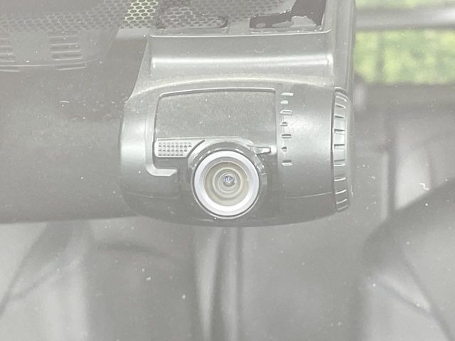 【ドライブレコーダー】ドライブレコーダー装備!走行中はもちろん、あおり運転や事故に遭遇した際、映像で記録し、万一のリスクに備えます。※記録用SDカードはお客様ご自身でご準備いただく必要があります。