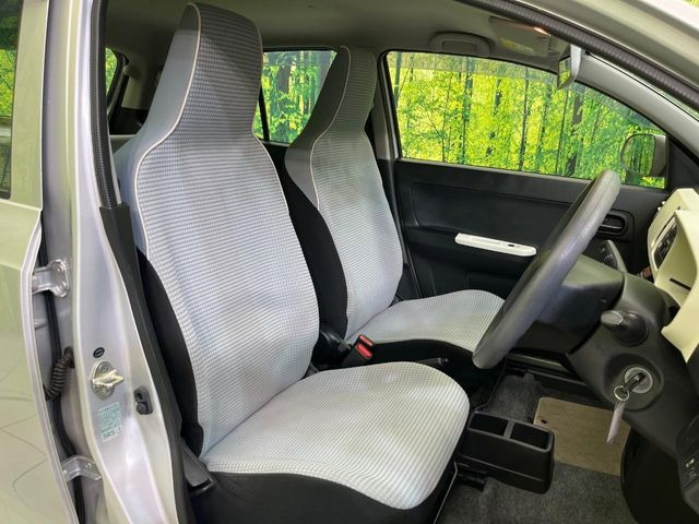 運転席シート廻りは使用感も少なく、良好な状態となっています。丁寧に使われていたことがよくわかりますね。