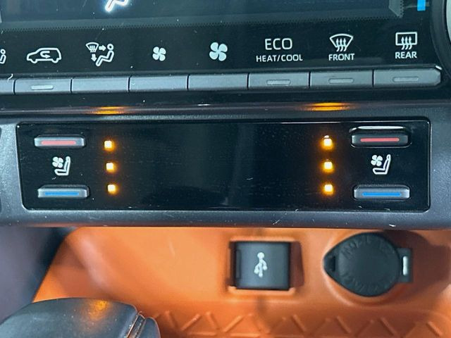 【シートヒーター&ベンチレーション】夏場は涼しい風でお尻や背中の熱やムレを防ぎ、冬はエアコンよりも早く温まってポカポカに!季節を問わず快適に過ごせます。