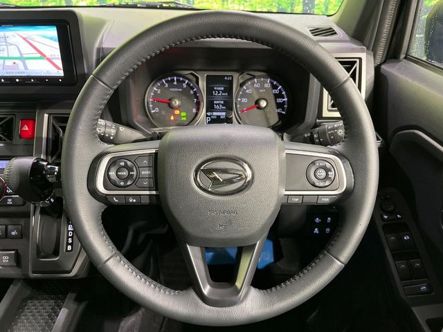 【アダプティブクルーズコントロール】高速道路での長距離走行が楽に!!自動で速度を保つクルーズコントロールが、衝突軽減システムと連携し、前方の車両を感知して車間を保つように速度調節してくれます!!