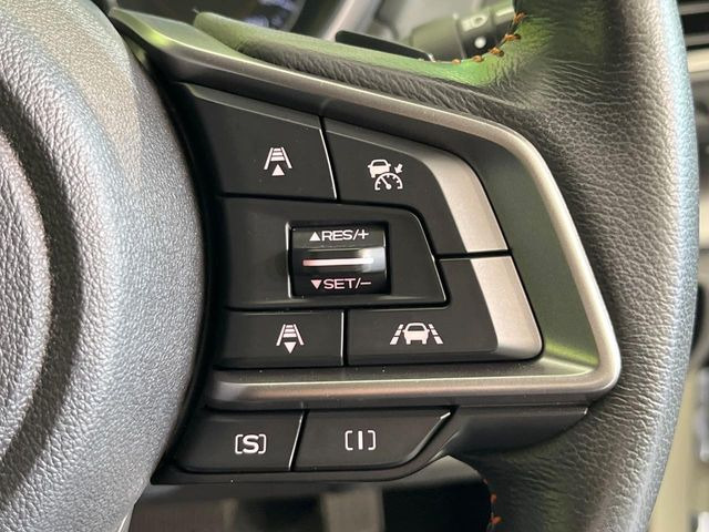 【全車速追従機能付クルーズコントロール】高速道路での長距離走行が楽に!!自動で速度を保つクルーズコントロールが、衝突軽減システムと連携し、前方の車両を感知して車間を保つように速度調節してくれます!!
