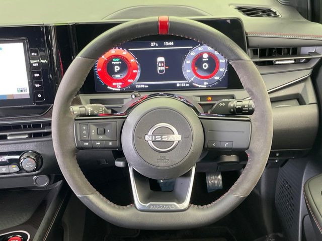 【ステアリングスイッチ】運転中、前方から目線をそらすことなく、オーディオ等の操作が可能な便利機能!安心&快適なドライブを演出してくれます♪