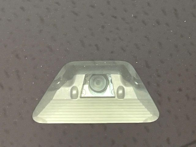 【トヨタセーフティセンス】走行中に前方の車両等を認識し、衝突しそうな時は警報とブレーキで衝突回避と被害軽減をアシスト。より安全にドライブをお楽しみいただけます。