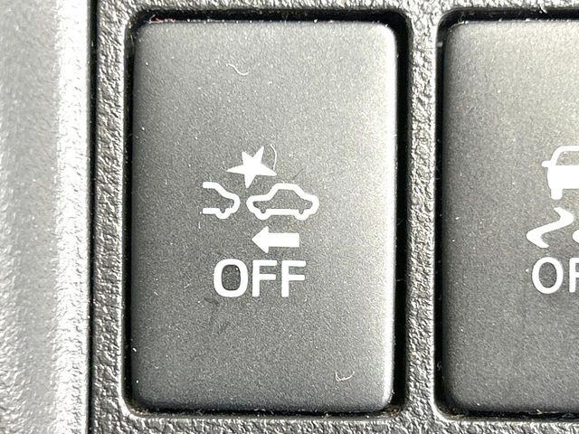 【スマートアシスト】走行中に前方の車両等を認識し、衝突しそうな時は警報とブレーキで衝突回避と被害軽減をアシスト。より安全にドライブをお楽しみいただけます。