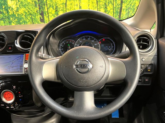 インテリアに合わせたデザインのステアリングは、運転される方のことも考え、運転しやすい形状、大きさです。是非一度、実際に触ってお確かめください。