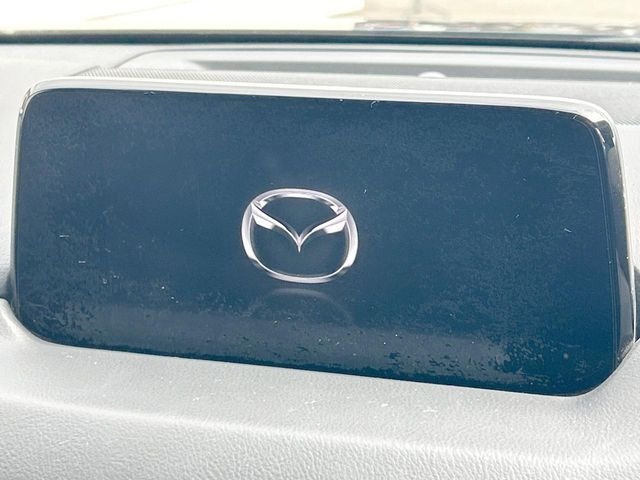 【メーカー純正ナビ】インテリアに溶け込むスタイリッシュな「専用設計」メーカーナビを装備♪視認性や操作性など基本性能にも優れ、より上質なカーライフをお楽しみいただけます。
