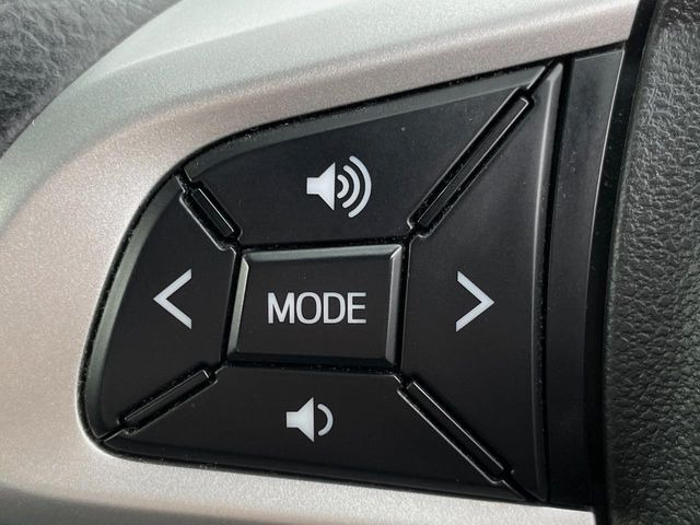 【ステアリングスイッチ】運転中、前方から目線をそらすことなく、オーディオ等の操作が可能な便利機能!安心&快適なドライブを演出してくれます♪