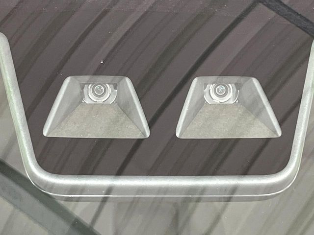 【スマートアシスト】走行中に前方の車両等を認識し、衝突しそうな時は警報とブレーキで衝突回避と被害軽減をアシスト。より安全にドライブをお楽しみいただけます。