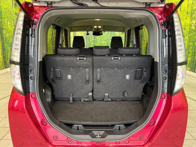 普段のお買い物や通勤、送迎等に十分な荷室スペースを確保しております。セカンドシートを倒すと、大きな荷物の積載も可能です♪