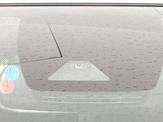 【トヨタセーフティセンス】走行中に前方の車両等を認識し、衝突しそうな時は警報とブレーキで衝突回避と被害軽減をアシスト。より安全にドライブをお楽しみいただけます。