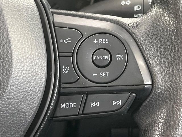 【レーダークルーズコントロール】高速道路での長距離走行が楽に!!自動で速度を保つクルーズコントロールが、衝突軽減システムと連携し、前方の車両を感知して車間を保つように速度調節してくれます!!