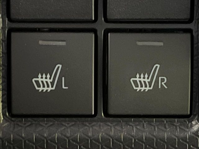 【シートヒーター】寒い日に重宝するシートヒーター!エアコンより早く温まってくれるので寒がりの人も安心ですね♪エアコンの温風は乾燥するから苦手、という方にもをおすすめです。
