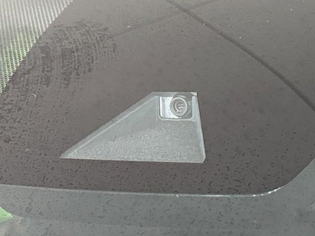 【トヨタセーフティセンス】走行中に前方の車両等を認識し、衝突しそうな時は警報とブレーキで衝突回避と被害軽減をアシスト。より安全にドライブをお楽しみいただけます。