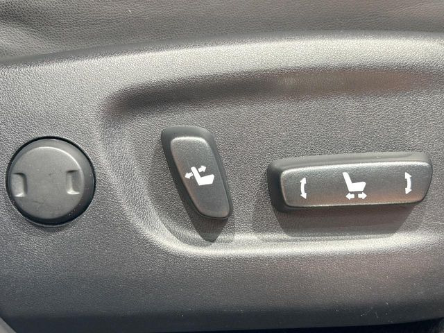 【パワーシート】スイッチ一つで簡単にシートの微調整が可能!電動だから力もいりません!快適なシートポジションにセットして、快適なドライブをお楽しみください。