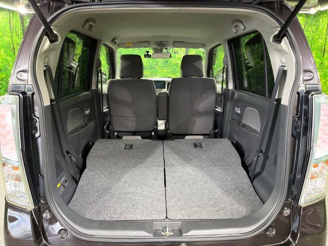 普段のお買い物や通勤、送迎等に十分な荷室スペースを確保しております。セカンドシートを倒すと、大きな荷物の積載も可能です♪