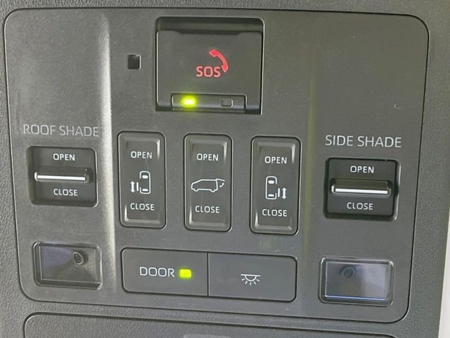【両側パワースライドドア】スマートキーや運転席のスイッチで後席両側スライドドアの開閉が可能♪電動だから力を入れてドアを開ける必要が無く、小さなお子様でも簡単に開け閉めでき快適です♪