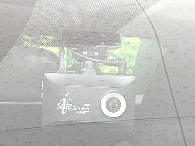 【ドライブレコーダー】ドライブレコーダー装備!走行中はもちろん、あおり運転や事故に遭遇した際、映像で記録し、万一のリスクに備えます。※記録用SDカードはお客様ご自身でご準備いただく必要があります。