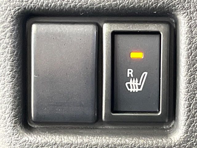 【シートヒーター】寒い日に重宝するシートヒーター!エアコンより早く温まってくれるので寒がりの人も安心ですね♪エアコンの温風は乾燥するから苦手、という方にもをおすすめです。