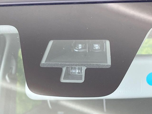【スズキ レーダーブレーキサポート】走行中に前方の車両等を認識し、衝突しそうな時は警報とブレーキで衝突回避と被害軽減をアシスト。より安全にドライブをお楽しみいただけます。
