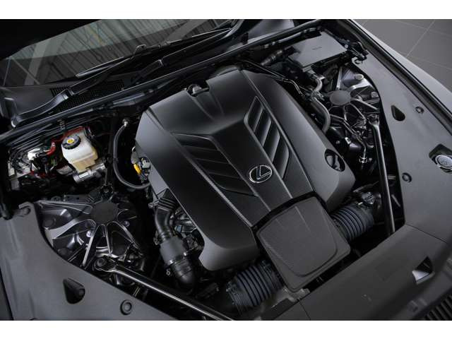 5.0L V型8気筒DOHC、477ps/55.1kgm、全長&times;全幅&times;全高mm 4770&times;1920&times;1350mm、車両重量 2050kg