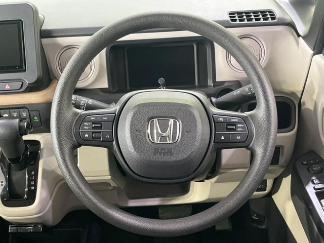 【ステアリングスイッチ】運転中、前方から目線をそらすことなく、オーディオ等の操作が可能な便利機能!安心&快適なドライブを演出してくれます♪